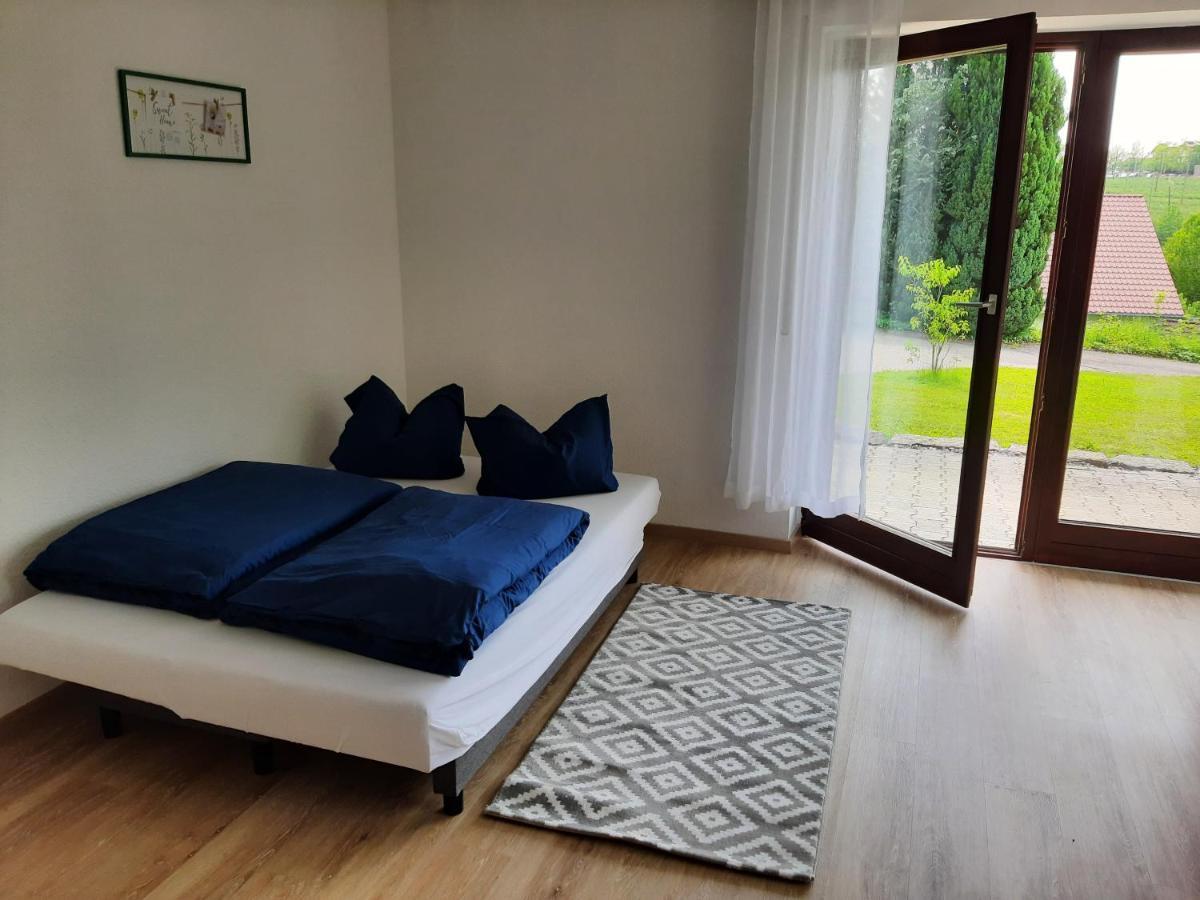 Moderne Wohnung Im Grunen Mit Schoner Terasse Tettnang Esterno foto